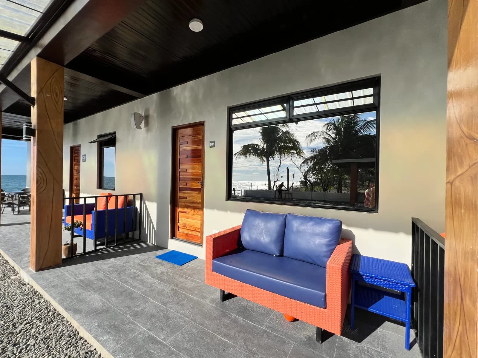 Poolside Villa Queen gallery image 6